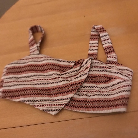 Zara Handle Crop-Top - Picture 1 of 3